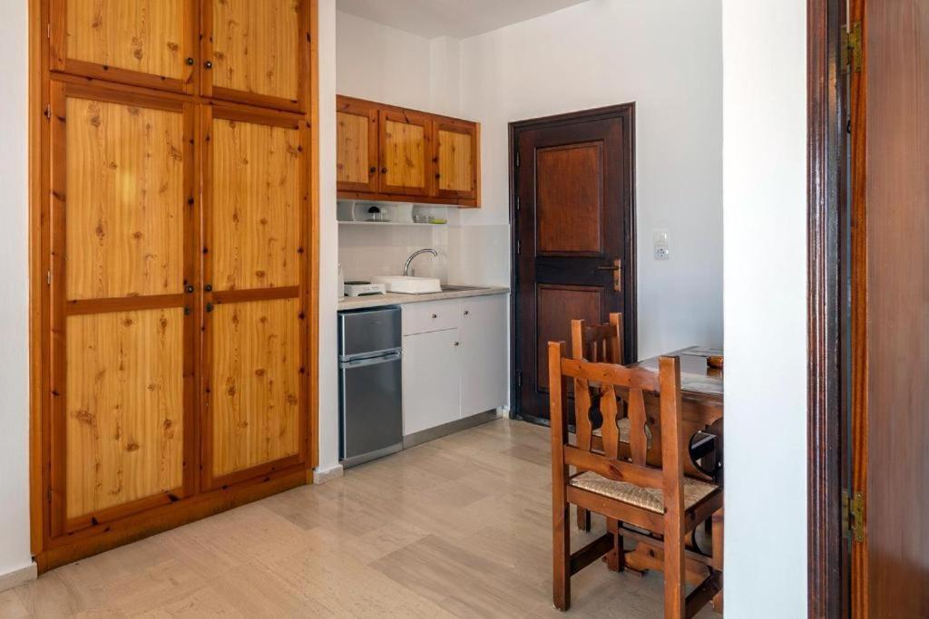 Pelagos Seafront Accommodation - George Myrties 외부 사진