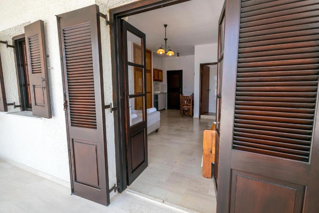 Pelagos Seafront Accommodation - George Myrties 외부 사진