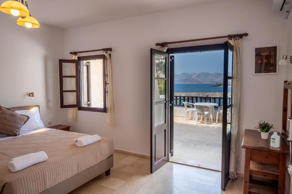 Pelagos Seafront Accommodation - George Myrties 외부 사진