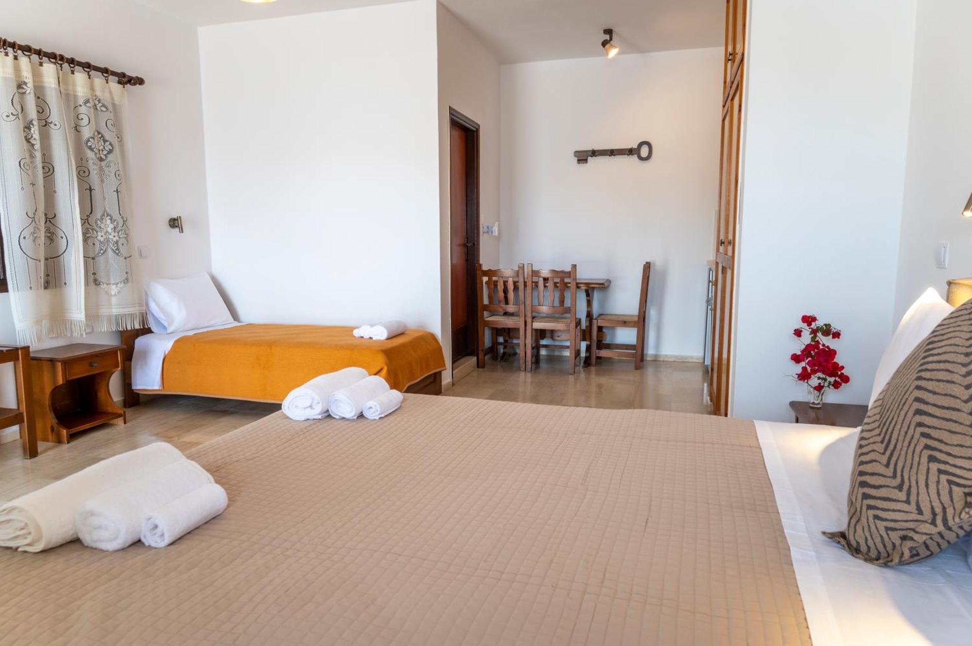Pelagos Seafront Accommodation - George Myrties 외부 사진